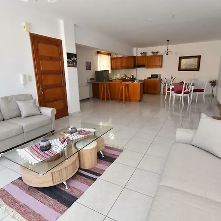Family Apartment *
